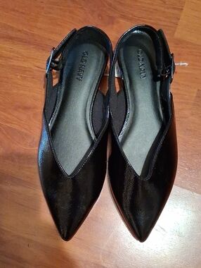 Old Navy Black Pointed Slingback Flats with Buckle
